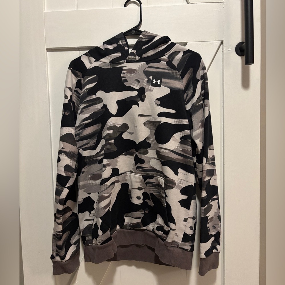 Under Armor Youth YXL Loose Black and Gray Camouflage Hoodie